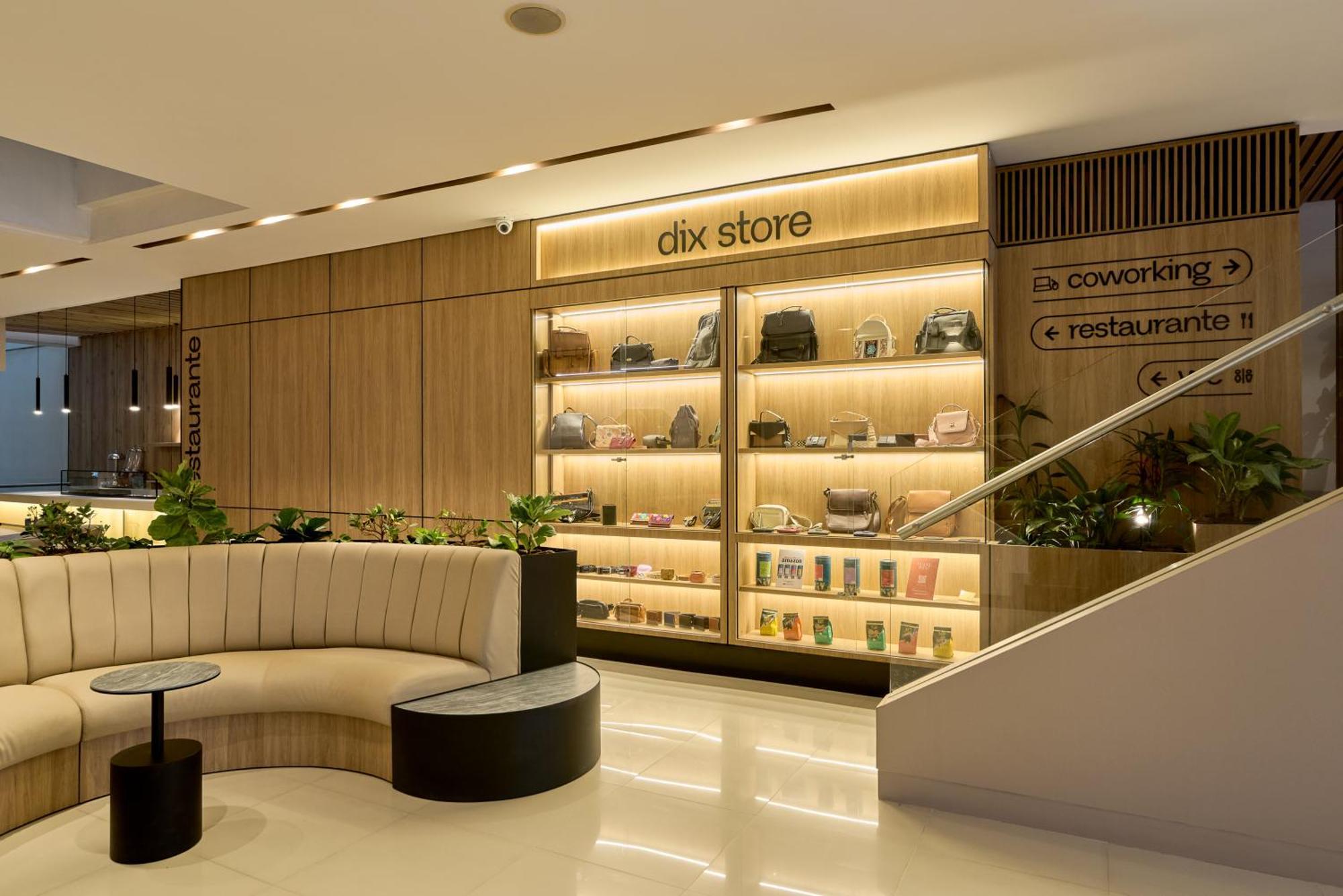 Dix Hotel 4*